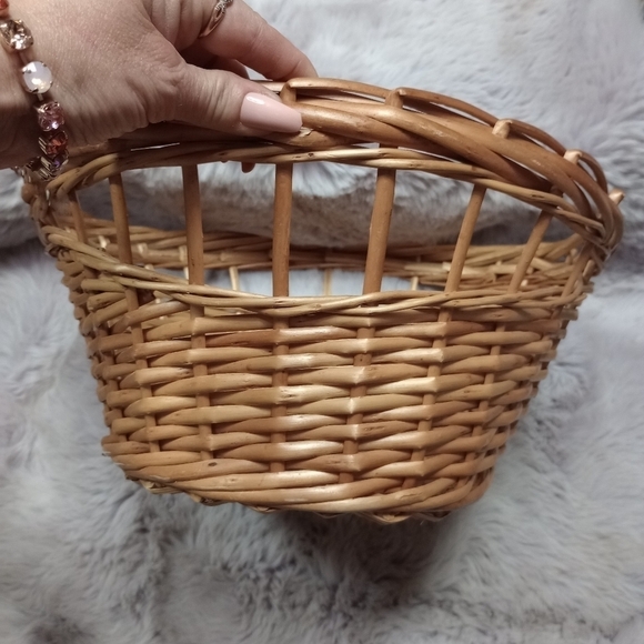 Large brown woven wicker basket - Picture 5 of 6